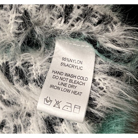 ee: some Women's Fair Isle Geometric Teal/Black/White Fuzzy Sweater Size Small - Picture 5 of 10